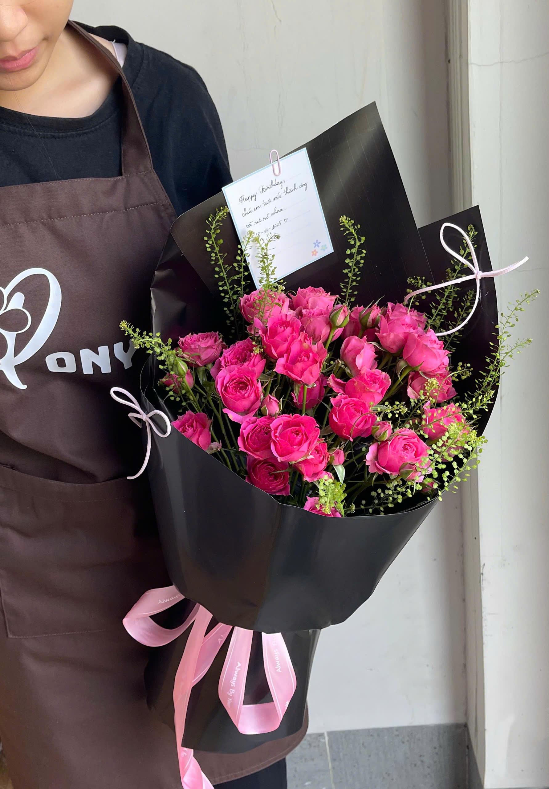 Bó hoa sofia giấy đen form ốc quế